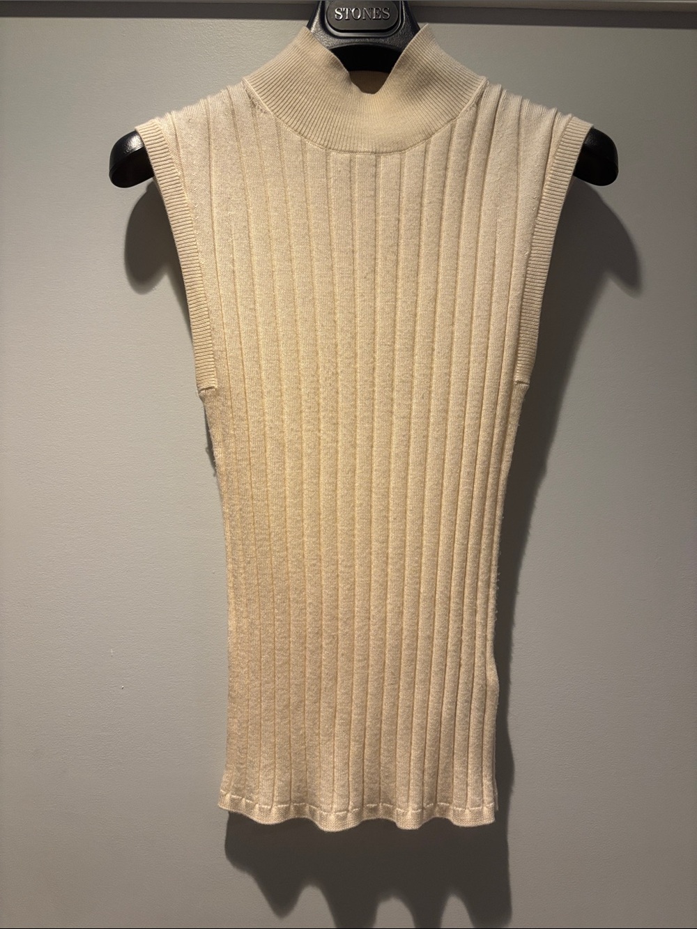 Banana Republic Cream Ribbed Mock Neck top 100% extra fine Merino wool